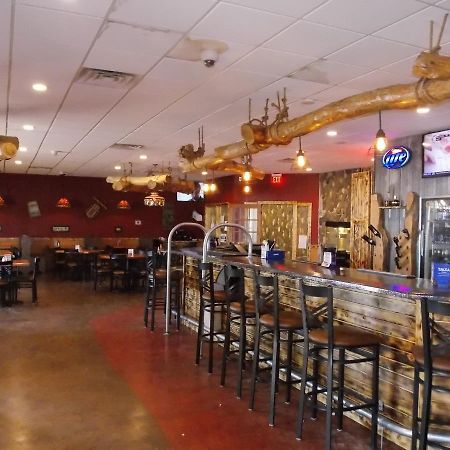 Econo Lodge Inn & Suites Brookings Bagian luar foto