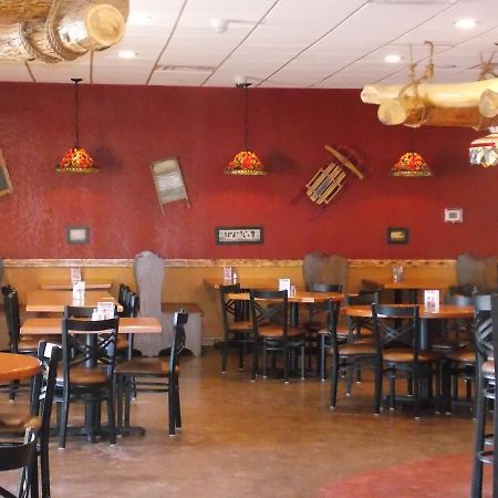 Econo Lodge Inn & Suites Brookings Bagian luar foto