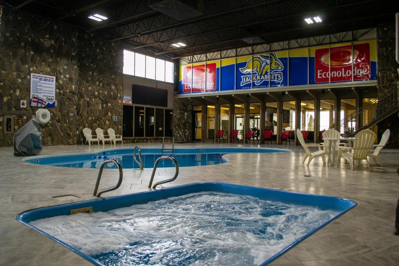 Econo Lodge Inn & Suites Brookings Bagian luar foto