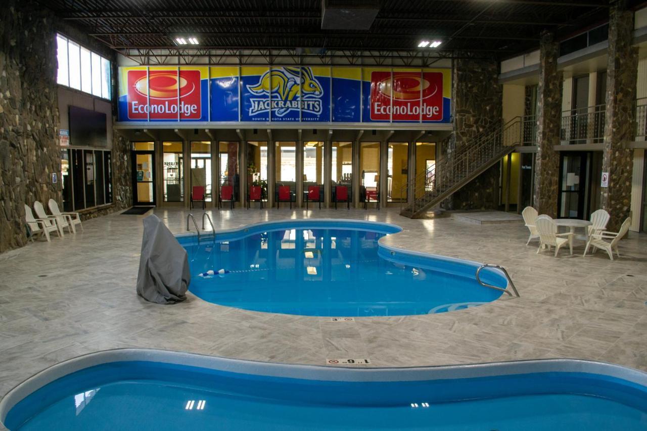 Econo Lodge Inn & Suites Brookings Bagian luar foto