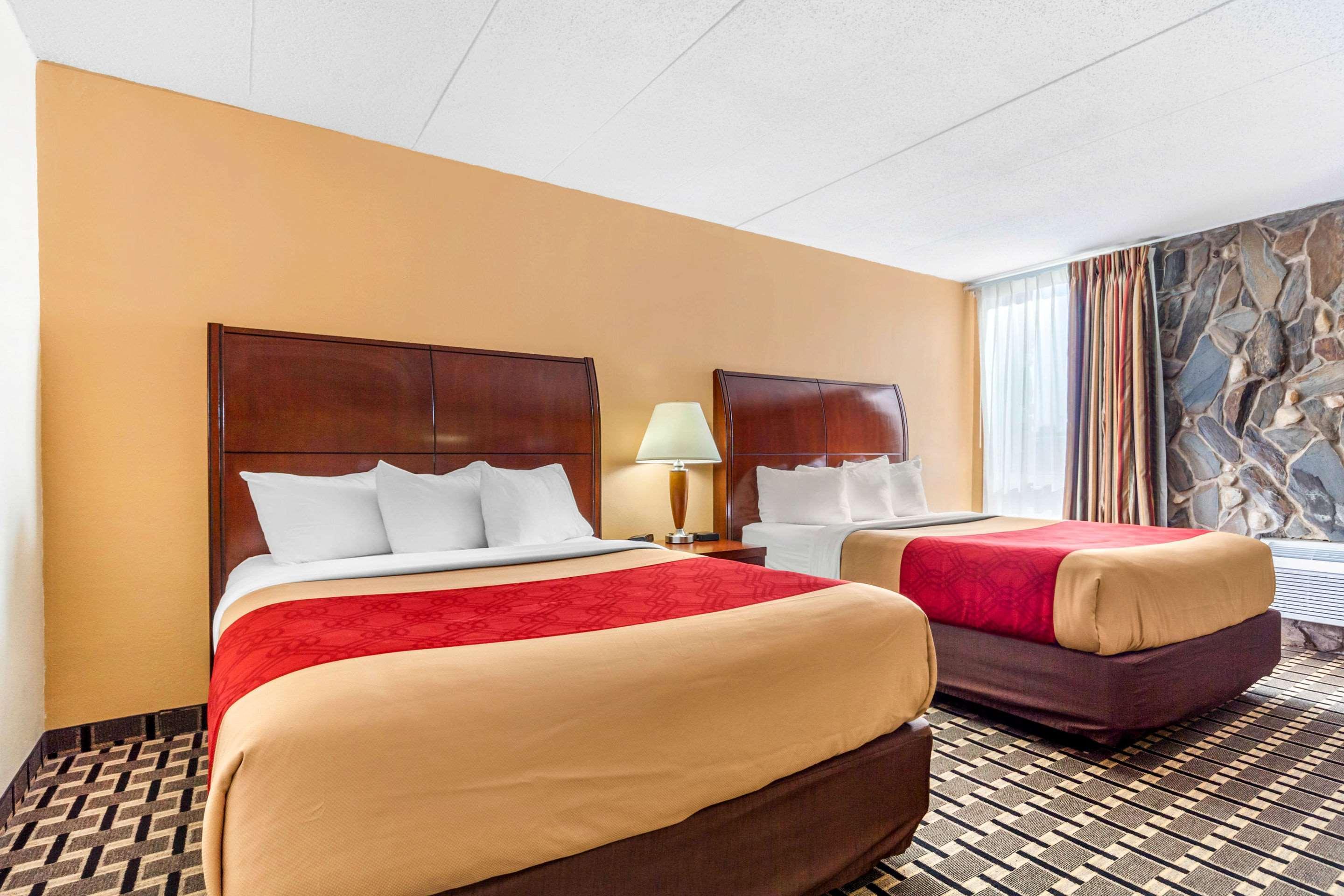 Econo Lodge Inn & Suites Brookings Bagian luar foto