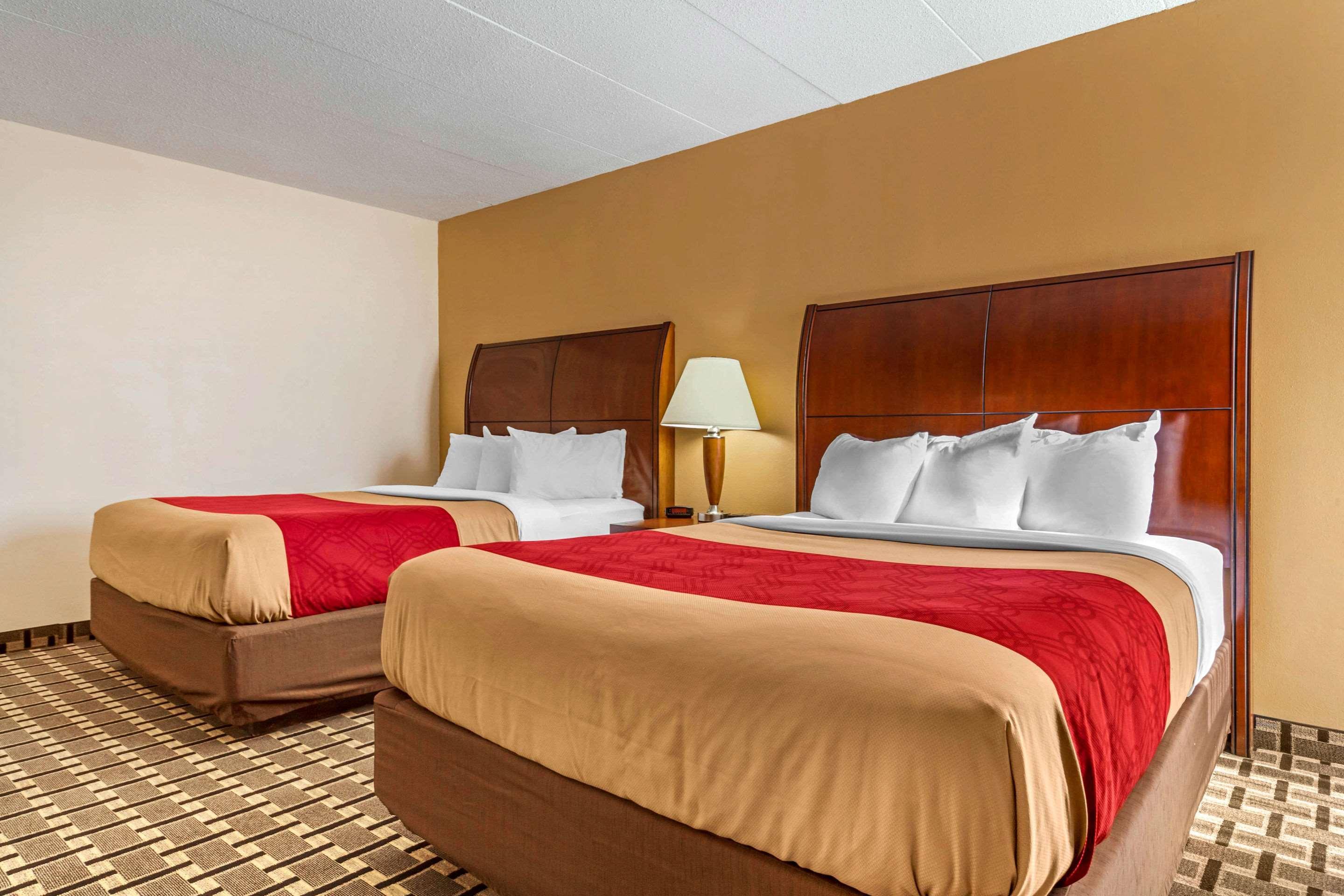 Econo Lodge Inn & Suites Brookings Bagian luar foto