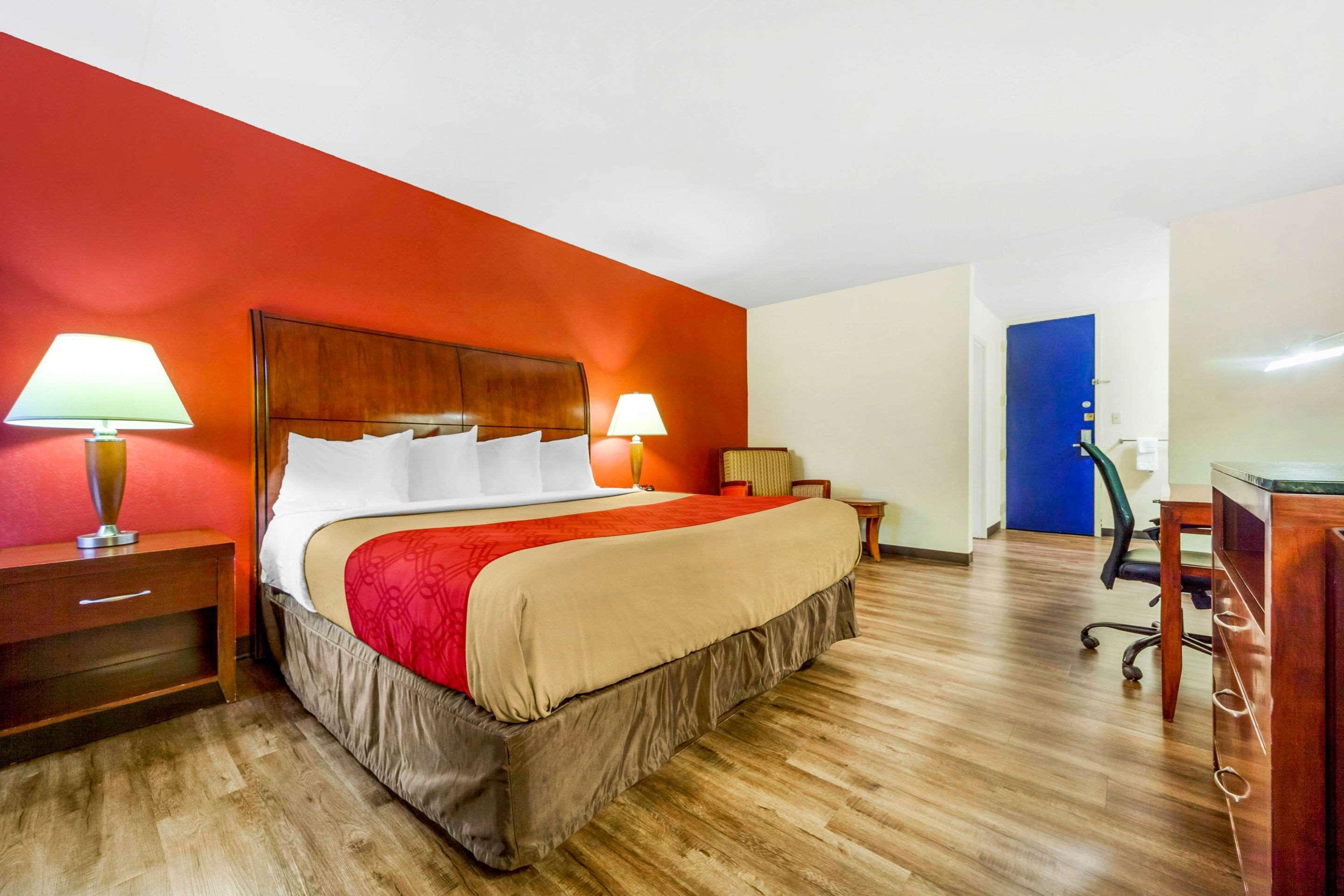 Econo Lodge Inn & Suites Brookings Bagian luar foto