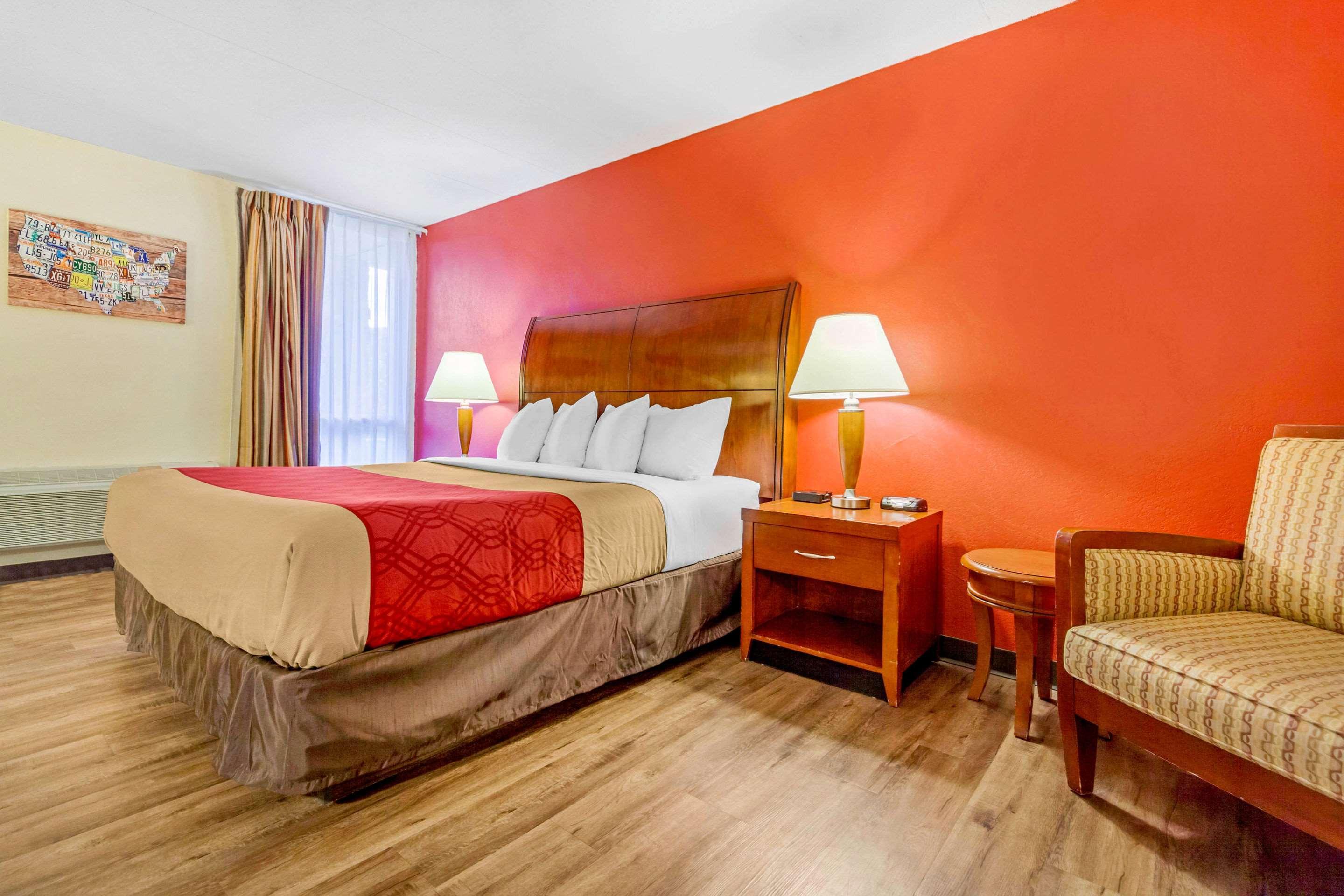 Econo Lodge Inn & Suites Brookings Bagian luar foto