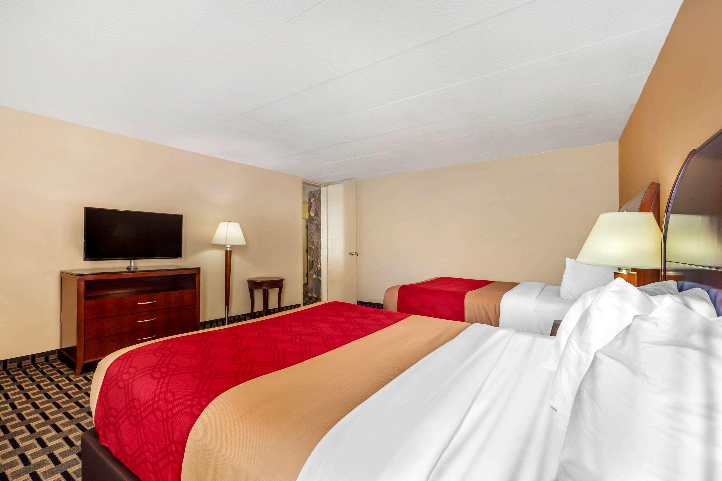 Econo Lodge Inn & Suites Brookings Bagian luar foto