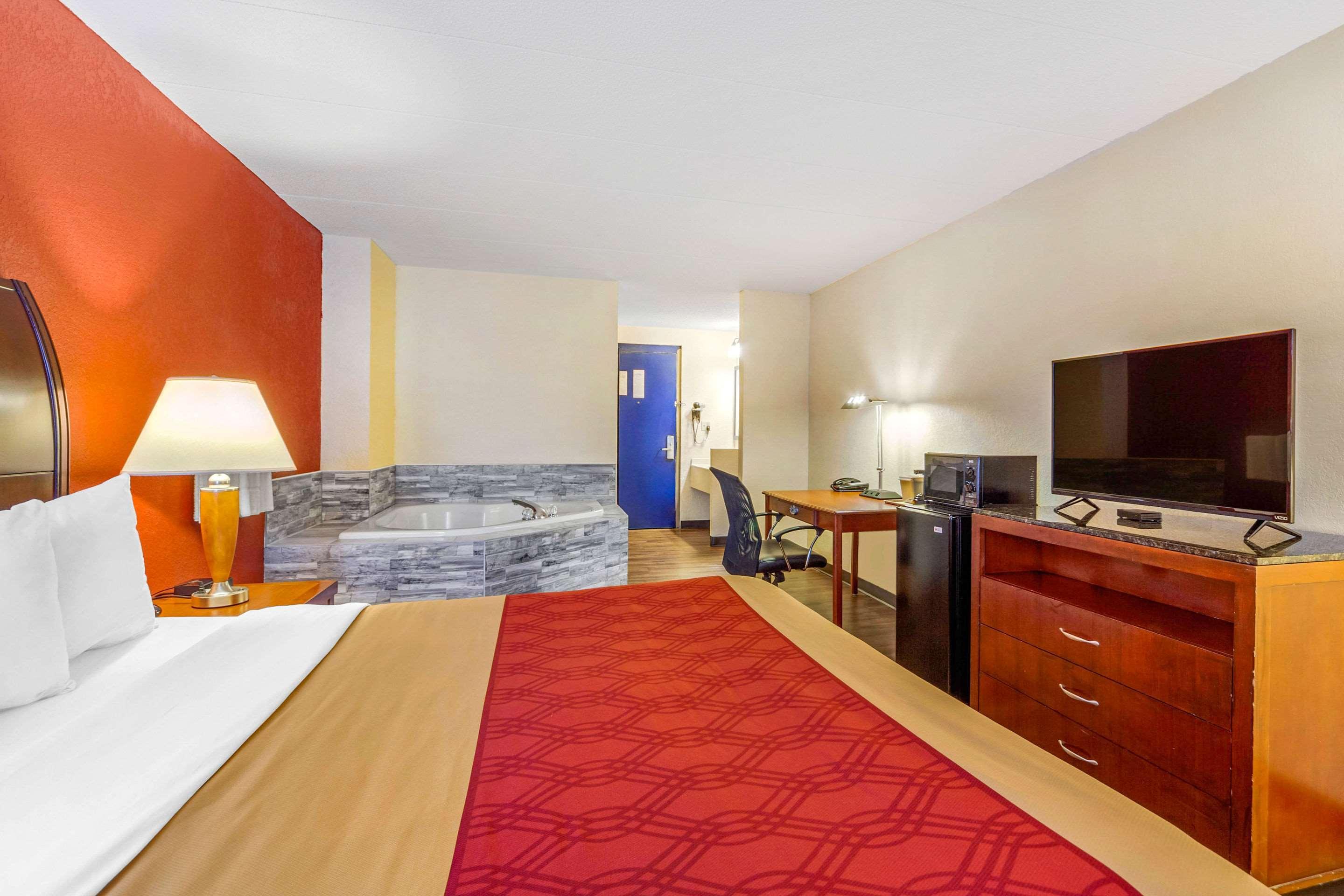 Econo Lodge Inn & Suites Brookings Bagian luar foto