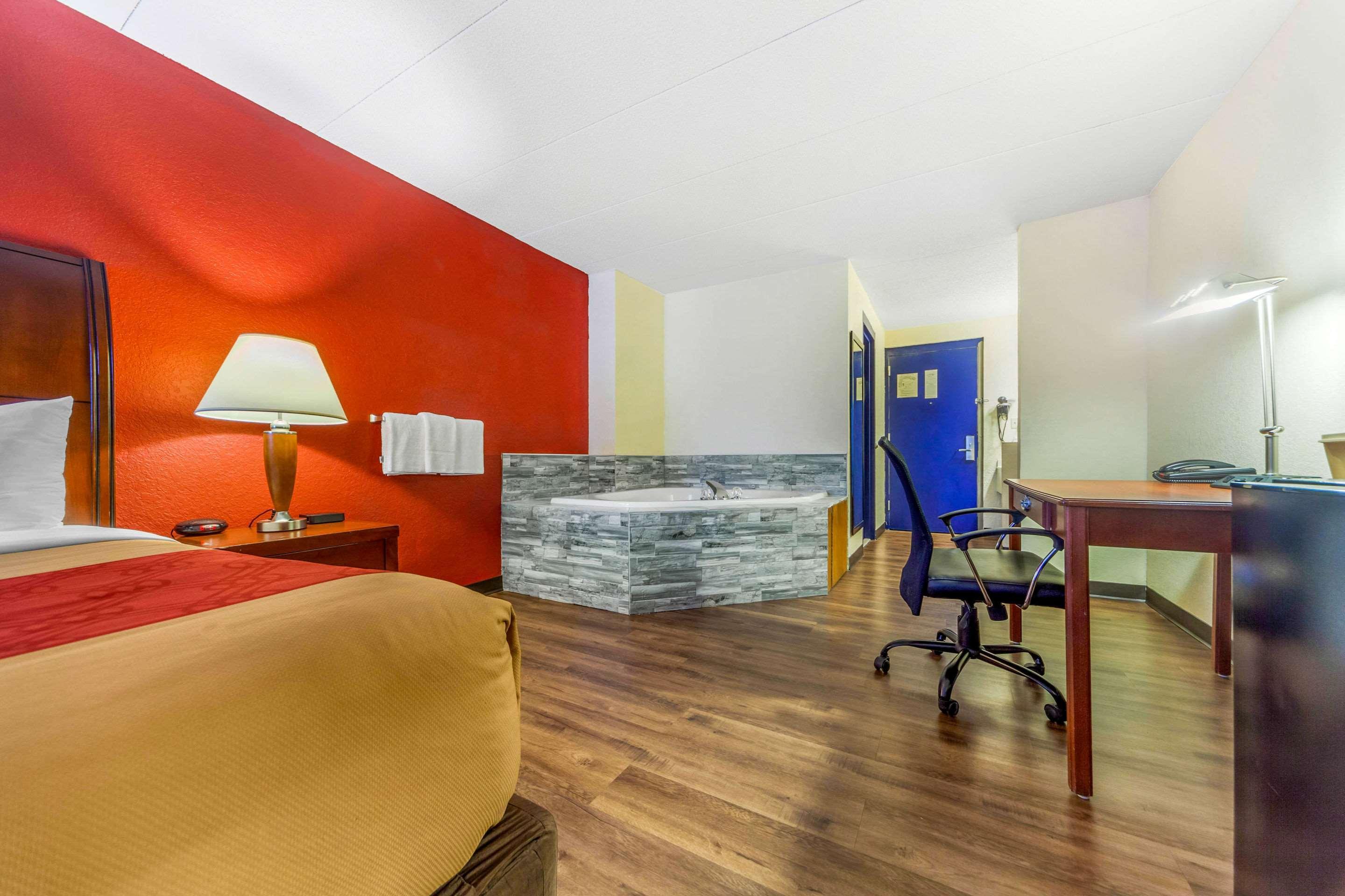 Econo Lodge Inn & Suites Brookings Bagian luar foto