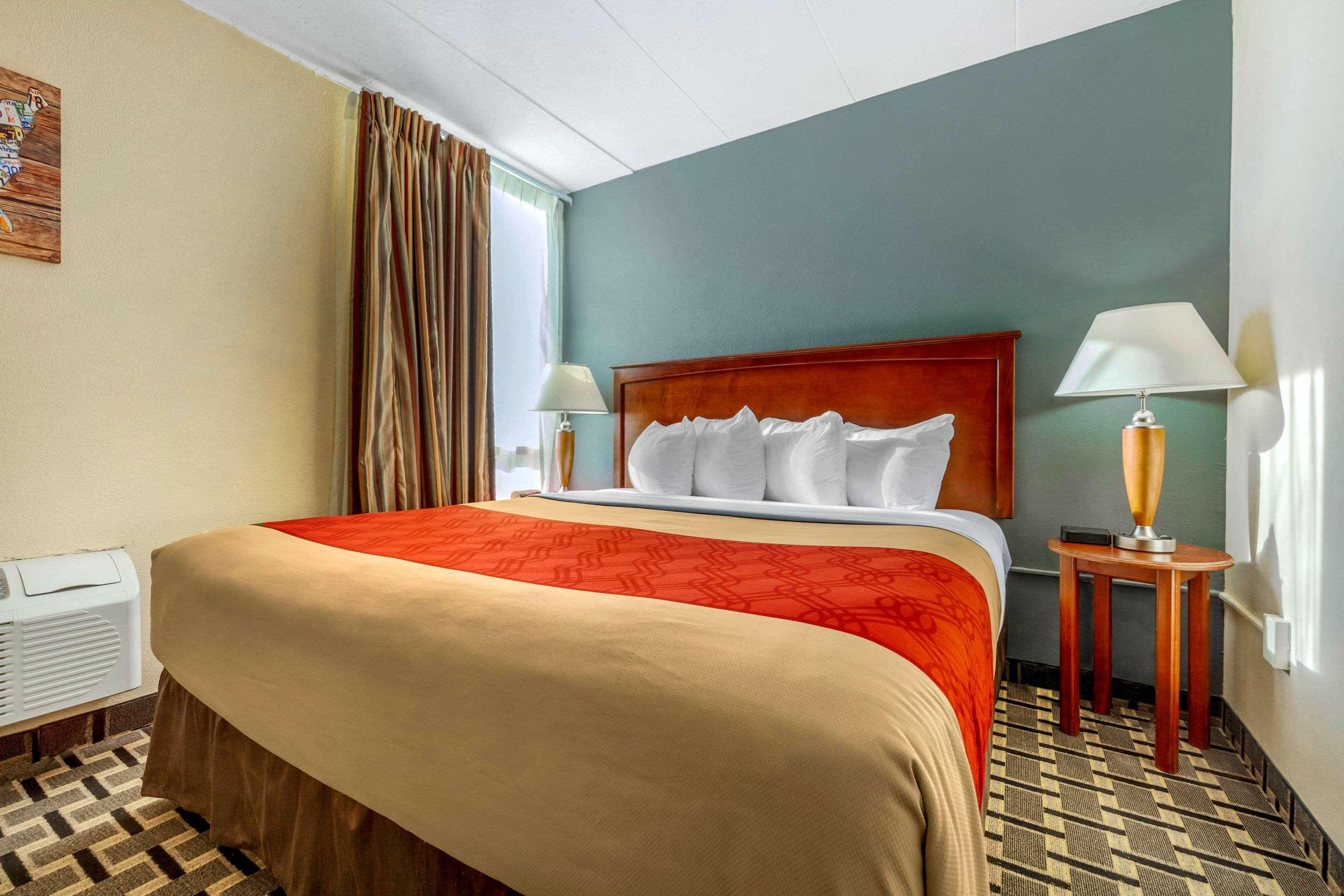 Econo Lodge Inn & Suites Brookings Bagian luar foto