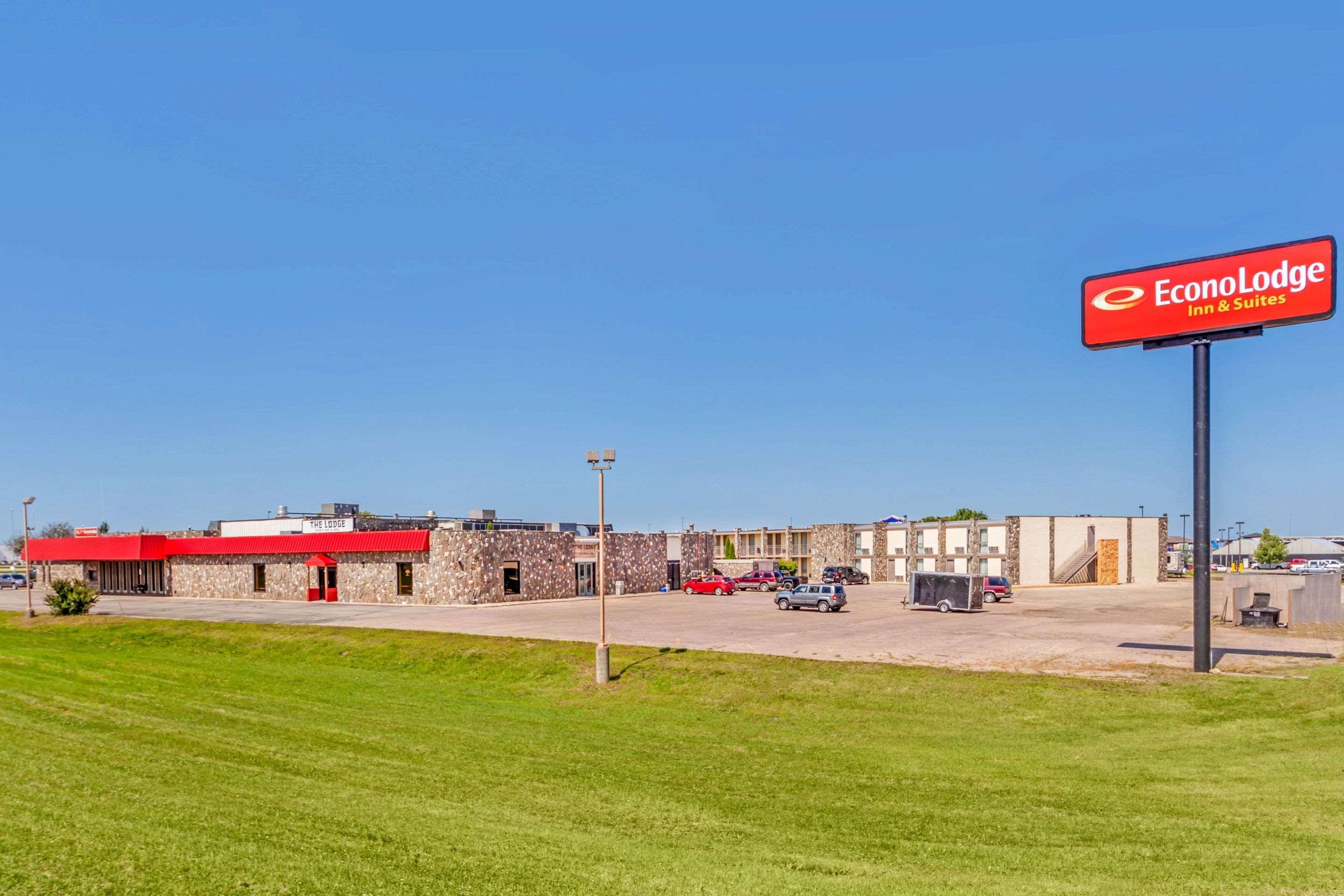 Econo Lodge Inn & Suites Brookings Bagian luar foto
