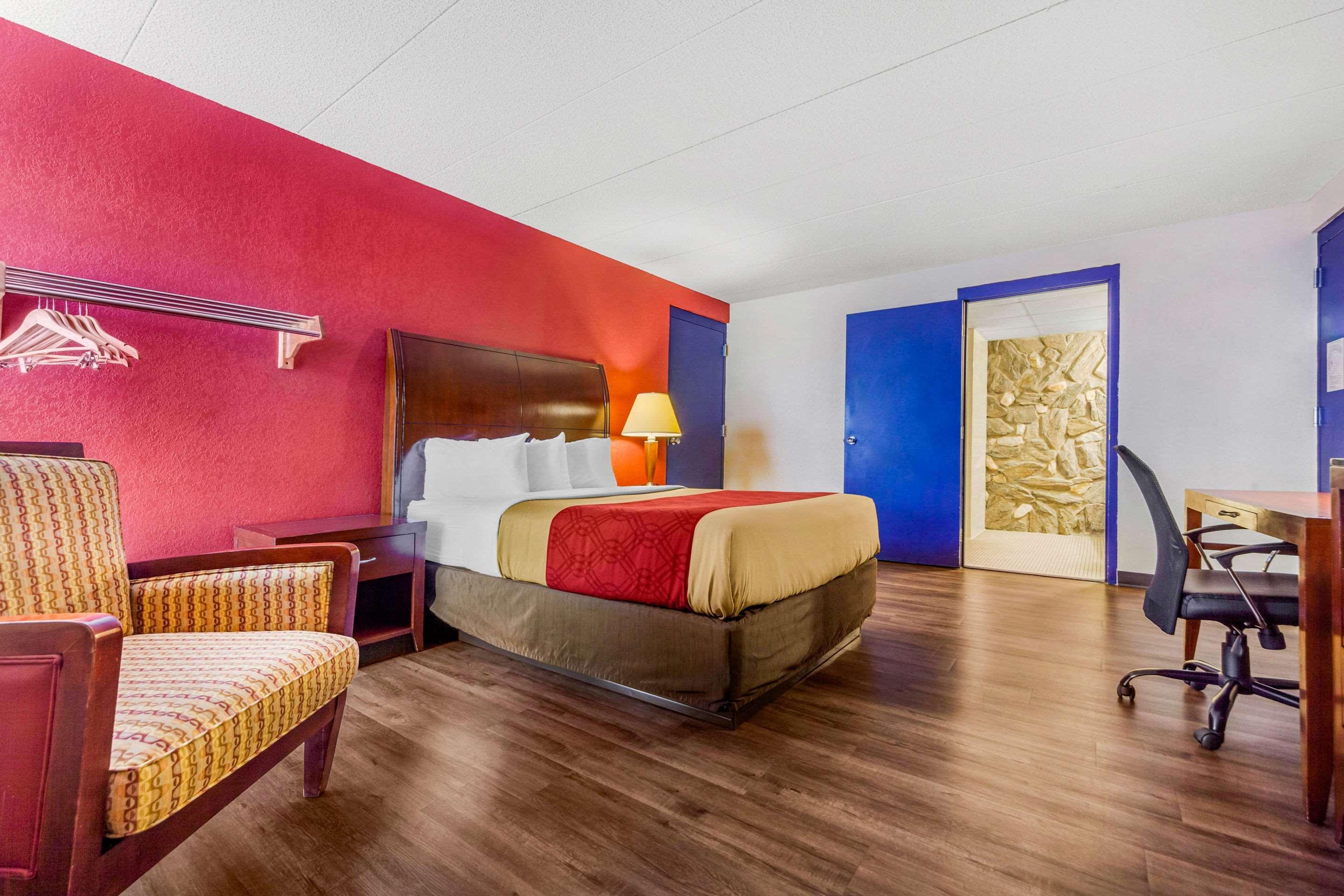 Econo Lodge Inn & Suites Brookings Bagian luar foto