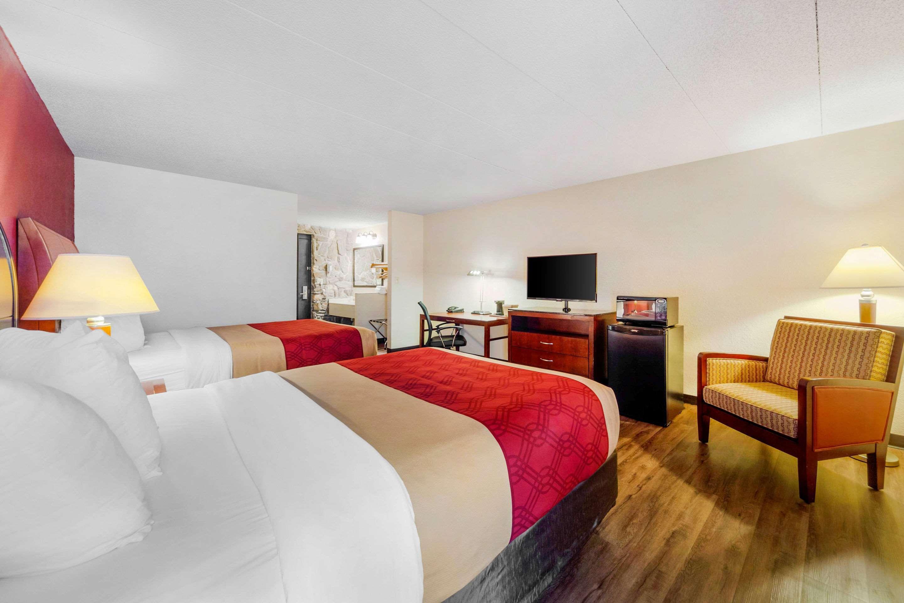 Econo Lodge Inn & Suites Brookings Bagian luar foto
