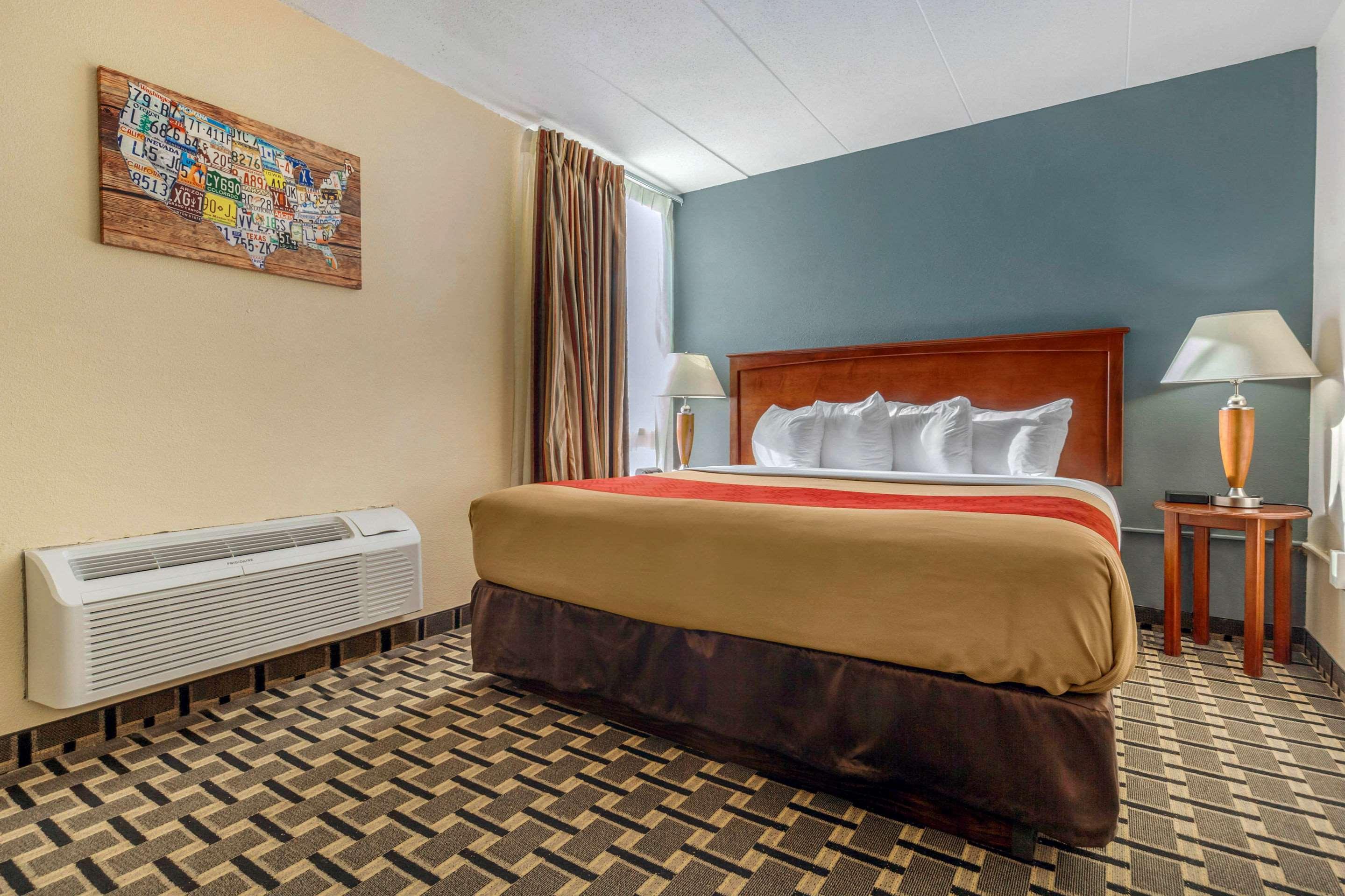 Econo Lodge Inn & Suites Brookings Bagian luar foto