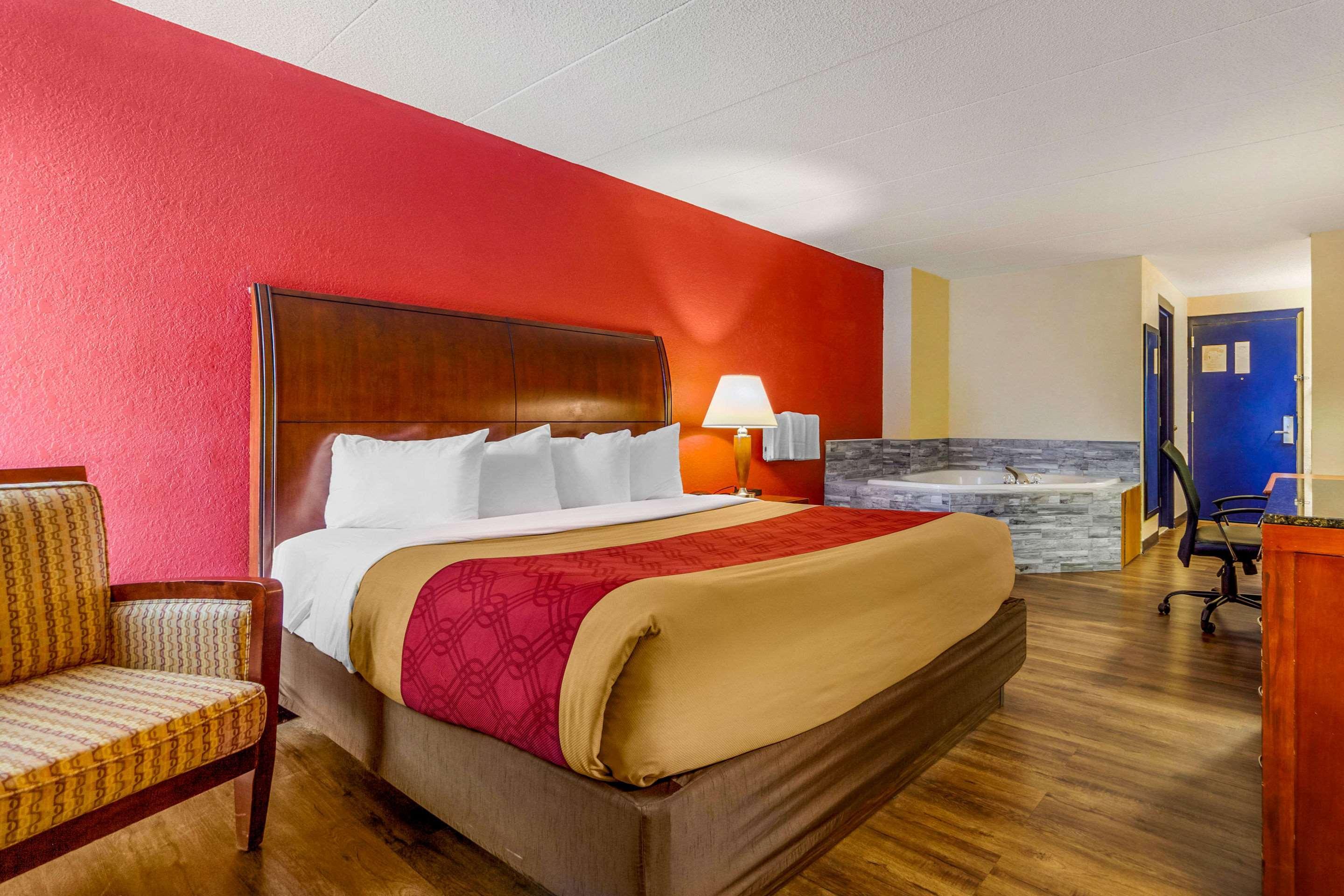 Econo Lodge Inn & Suites Brookings Bagian luar foto