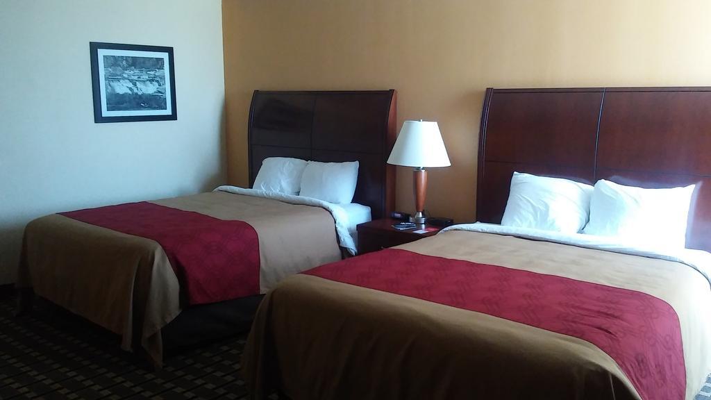 Econo Lodge Inn & Suites Brookings Bagian luar foto