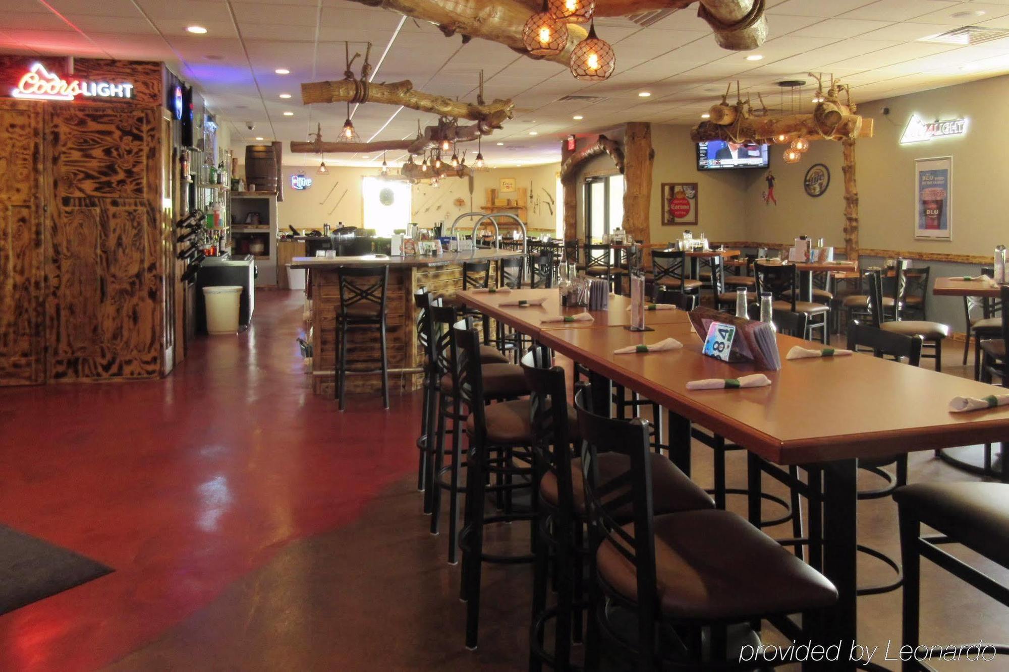 Econo Lodge Inn & Suites Brookings Bagian luar foto