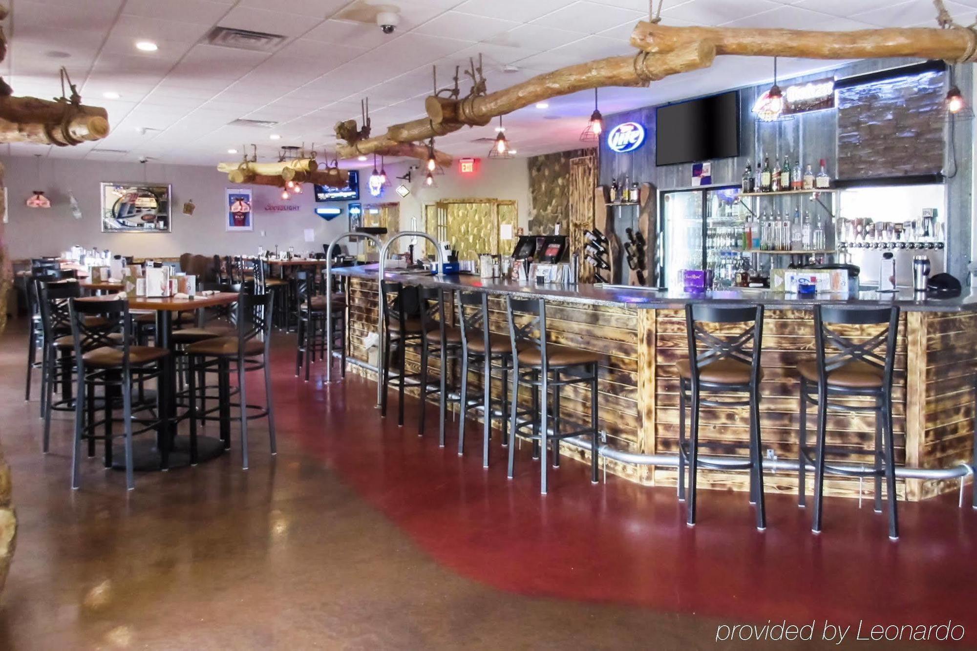 Econo Lodge Inn & Suites Brookings Bagian luar foto