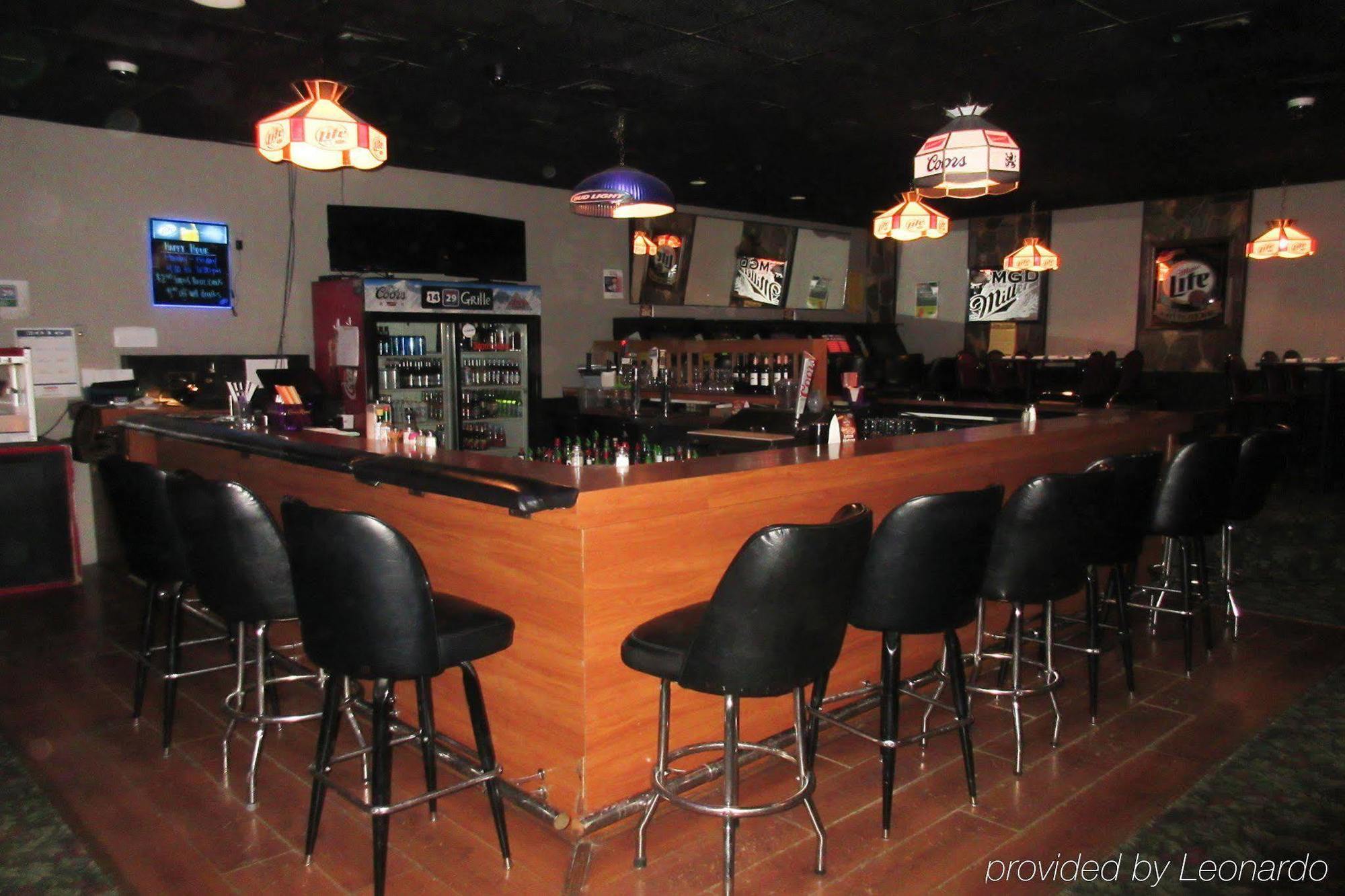 Econo Lodge Inn & Suites Brookings Bagian luar foto